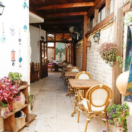 Lotus Butik Homestay *